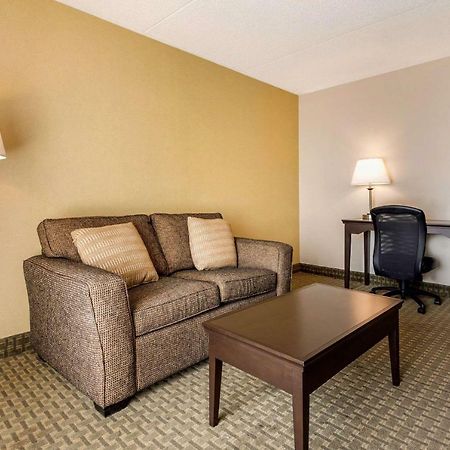 Quality Inn & Suites Brampton Exterior foto